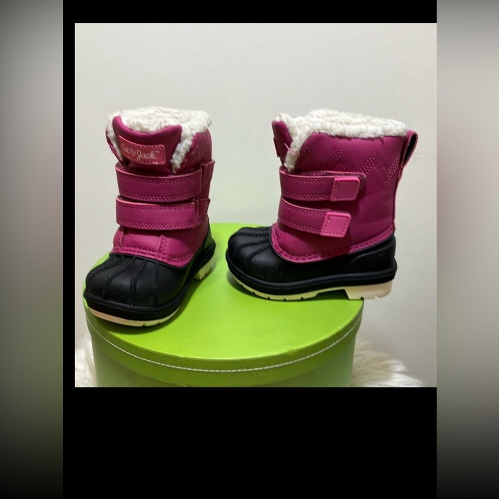 Cat & Jack Sherpa duck boots lined in pink and black color Size 5 for Toddlers
